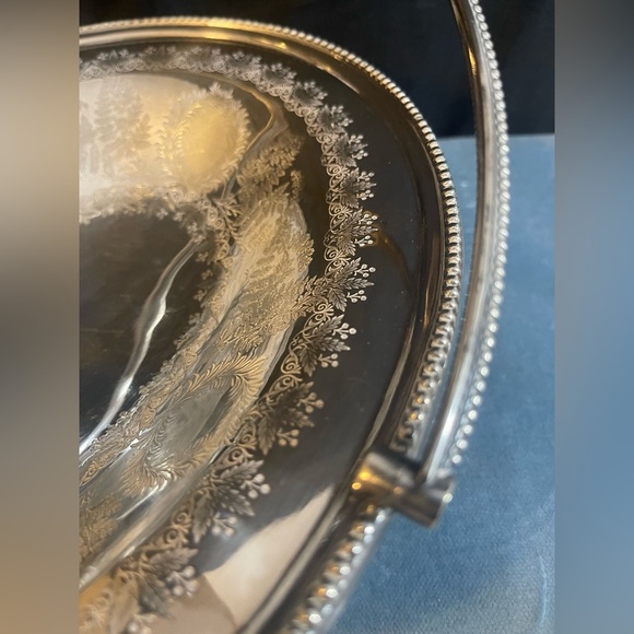 Cooper Brothers Silver Plated Fruit/Bread Basket w/Handle.  Brides Basket - Picture 4 of 9